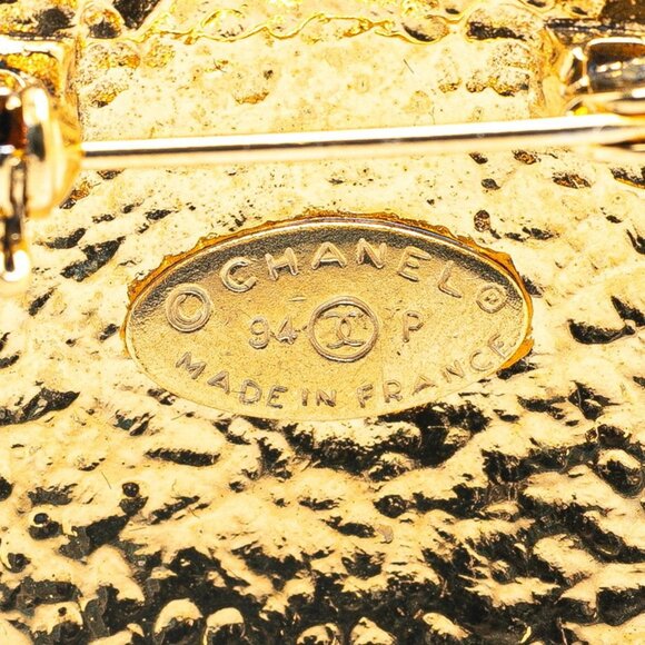 CHANEL Vintage Gold Logo Brooch - Picture 3 of 4